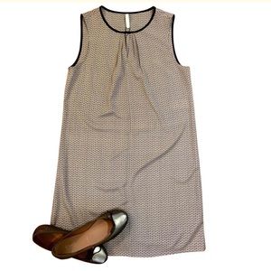 🎉HP🎉NWT Shift Dress Dot Print Lightweight